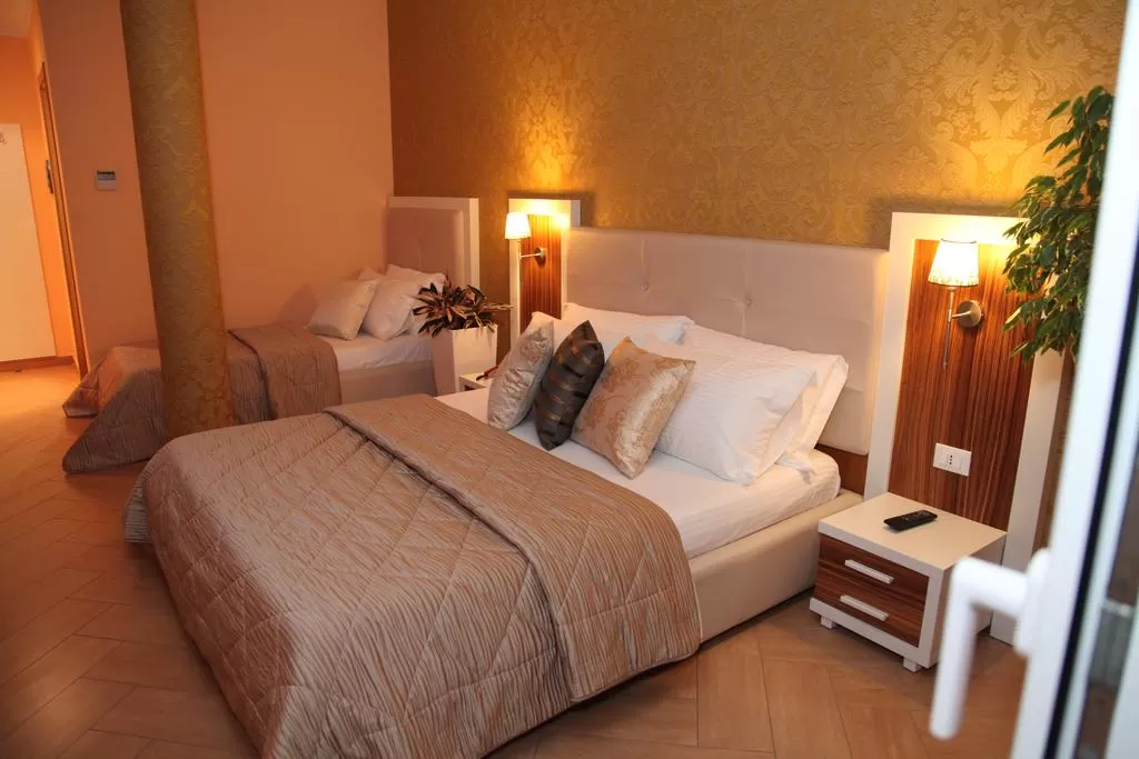 Gold 8 STD TRPL 1.jpg